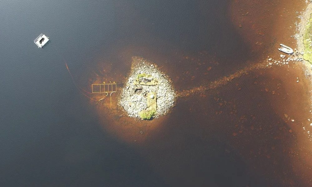 Insulă artificială mai veche decât Stonehenge: Ce secrete ascunde sub ape