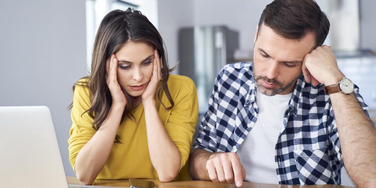Românii, sufocați de datorii: Păcănelele, coșmarul insolvenței personale