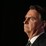 Bolsonaro, interogat de poliție pentru pistol în arest la domiciliu