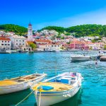 Croația, Paradisul Românilor: Plaje Uichete, Turism Boom