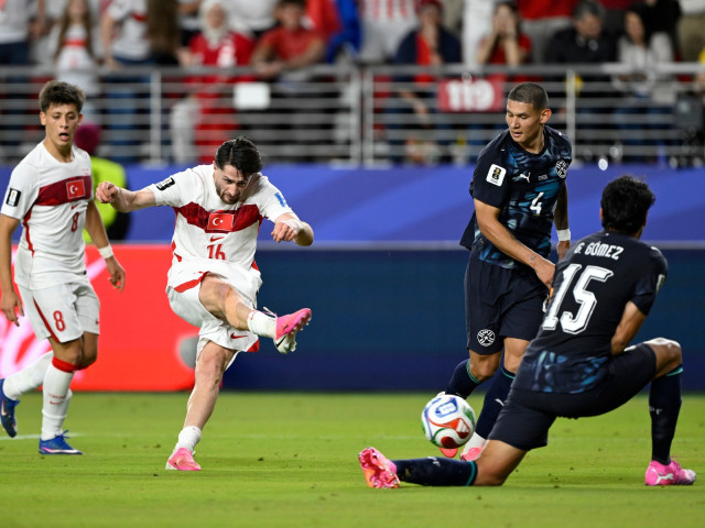 Paraguay conduce în 10, Montella a ratat ocazii mari