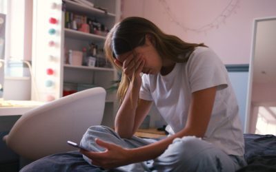 Ore pe zi pe net: Cât riscă adolescenții cu depresia