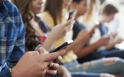 Adolescenții români: ecranomania a atins cote alarmante