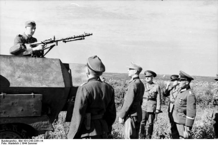 Istoric militar: Armata română, prea mică pentru \”Ostași, treceți Prutul!\”