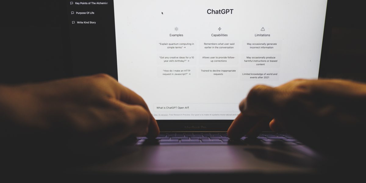 Cota ChatGPT sub 50%: Cui îi surâde piața inteligenței artificiale