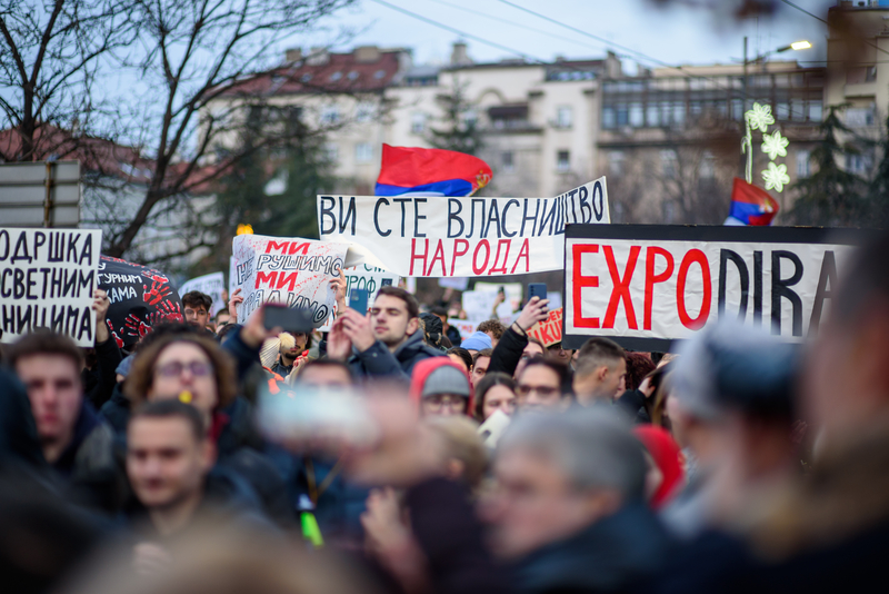 Serbia în fierbere: Vucic pleacă, protestele-s tot mai mari