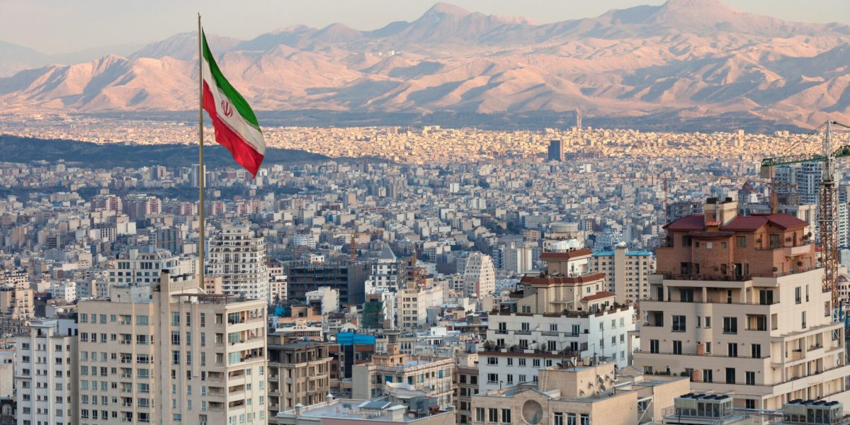 Iranul închide cerul după atacuri, tensiuni mari în regiune