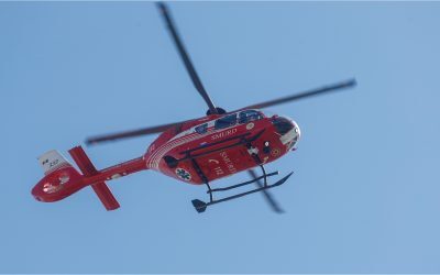 Brașov: Ursul atacă pe DJ104A, bărbat dus cu elicopterul SMURD
