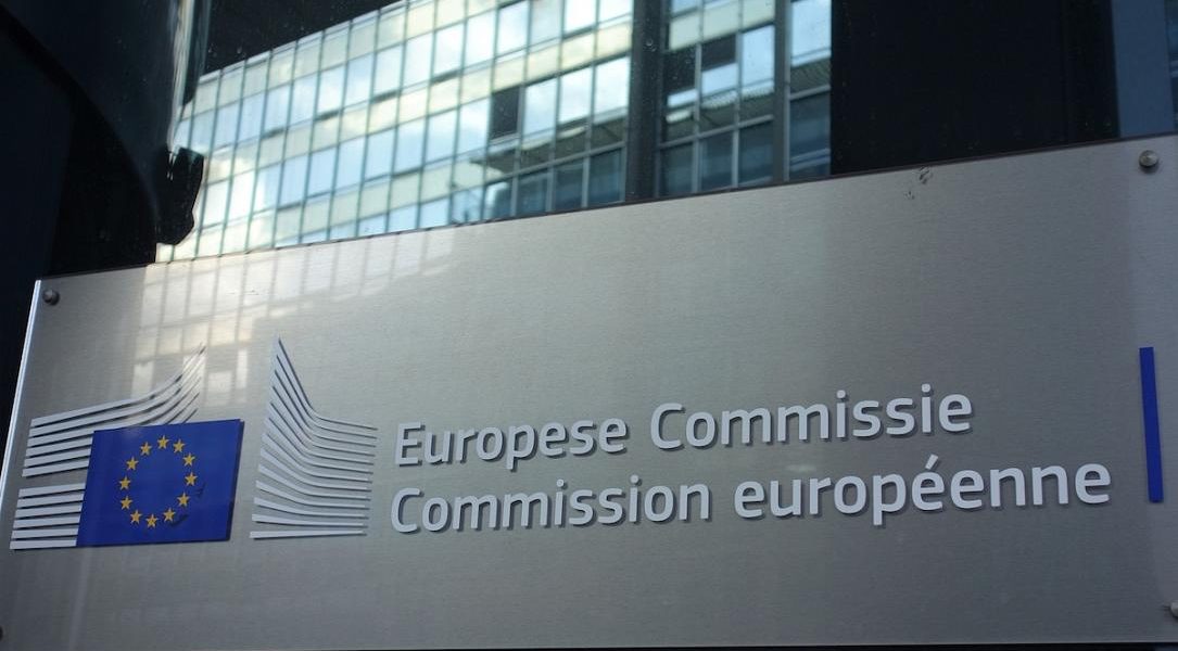 România primește 1 miliard euro de la CE pentru fondul de investiții