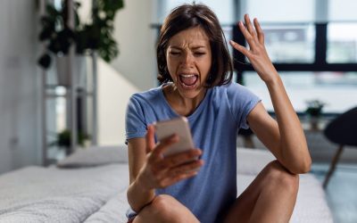 Telefonul pe difuzor în public? Reguli clare de etichetă