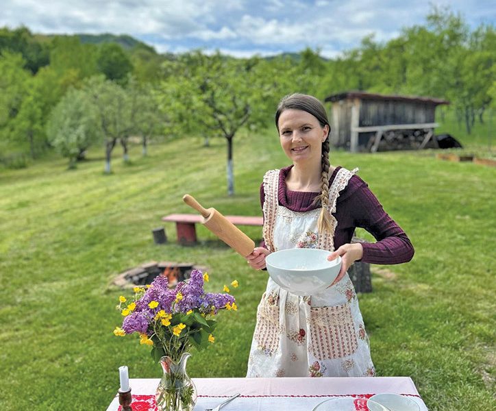 Corbșori, Argeș: Raluca Cocoș transformă livada într-un local gourmet