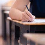 Bac: Elevii dau examenul de Română. Cât timp au la dispoziție