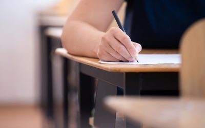 Bac: Elevii dau examenul de Română. Cât timp au la dispoziție