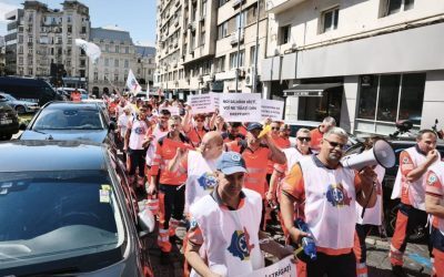 Ambulanțierii, în stradă contra legii salarizării