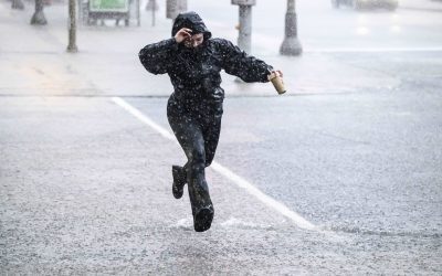 ANM: Ploi torențiale, vijelii și grindină, cod galben până diseară