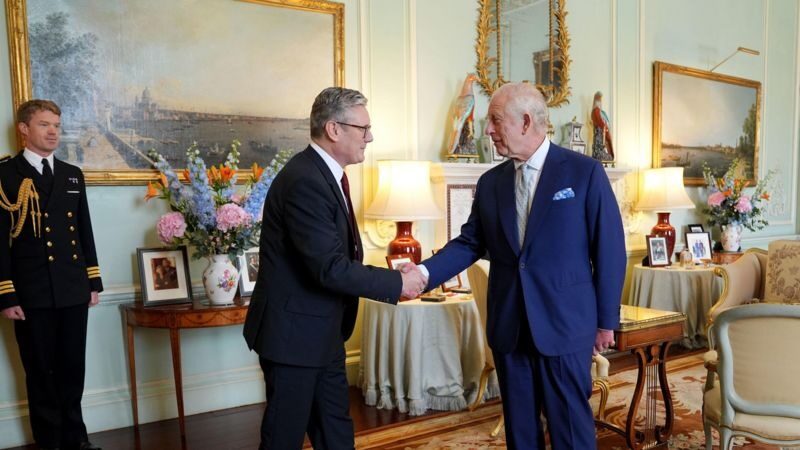 STARMER DEMISIONEAZĂ LA REGE. BURNHAM LA BUCKINGHAM