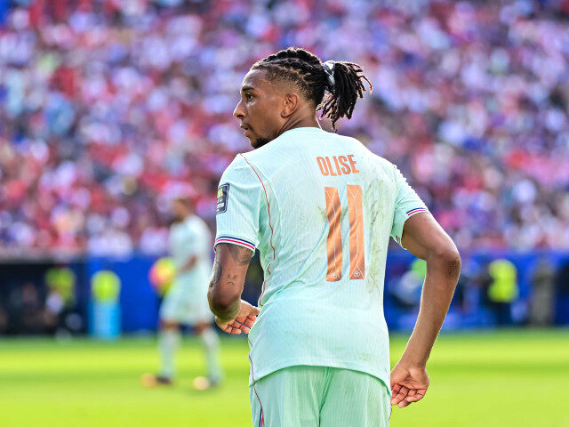 Olise a ales: Bayern sau Real? Agentul îi dă o direcție