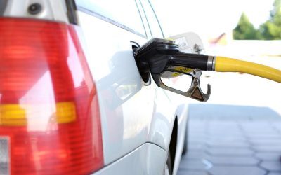 Bolojan negociază cu șefii benzinăriilor prețul la pompă