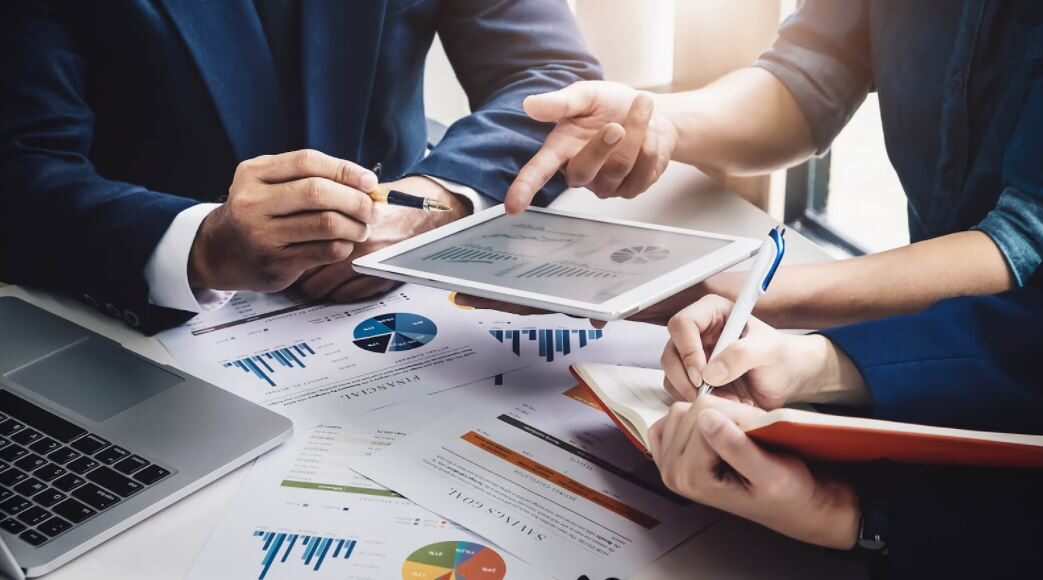 Firma e pe butuci: Patroni semnează situații financiare neștiute
