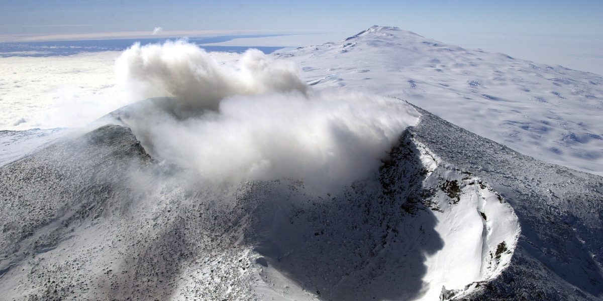 Antarctica: Vulcan unic face minuni pe Pământ