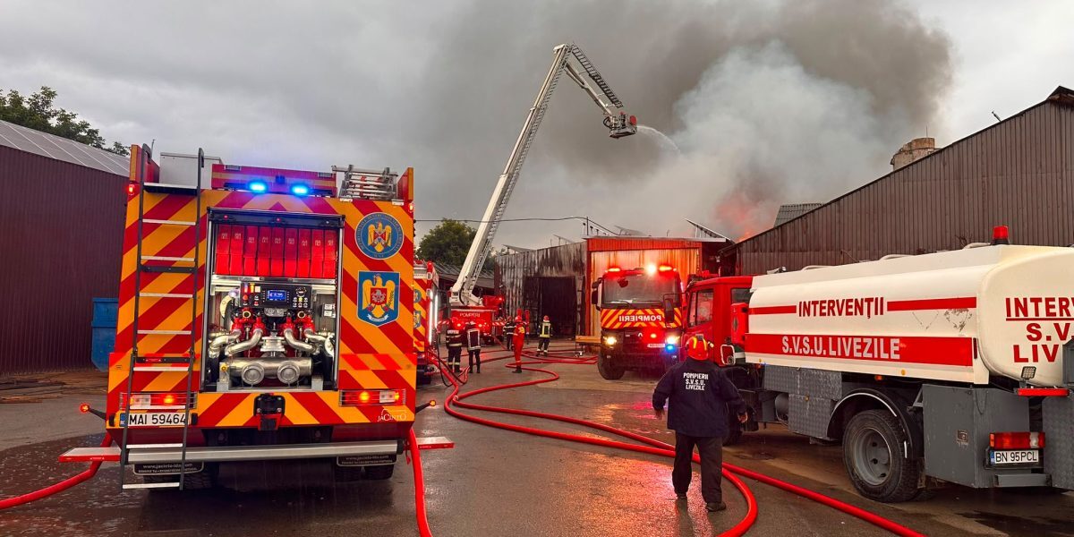 Incendiu mistuie fabrica de cherestea din Bistrița