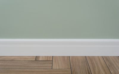 Plinte strălucitoare: trucul neașteptat care le face ca noi. Le poți curăța fără efort