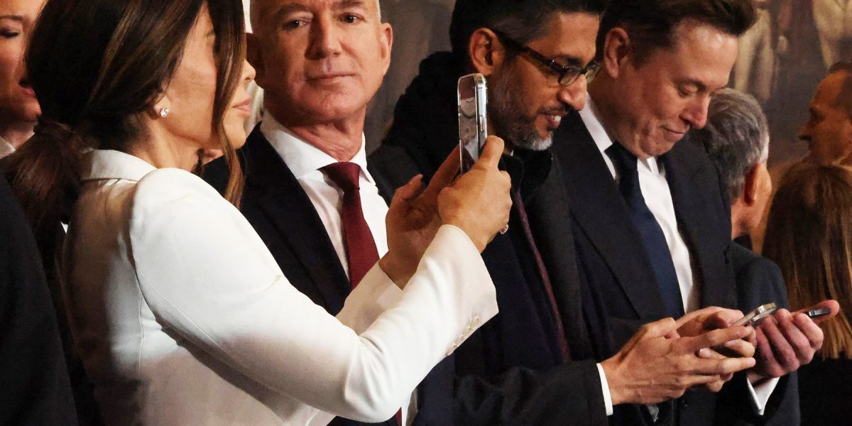 Bezos și Musk, avertisment global: centrele lor de date spațiale, dezastru