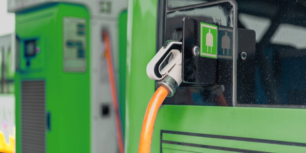 CJ Braşov: Licitație anulată pentru microbuze electrice. 22 mil. lei pierduți