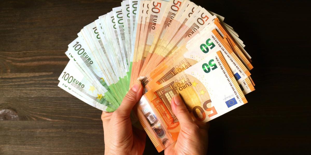 Tineri europeni, salarii de lux: Italia, de 3 ori mai bogată ca Germania
