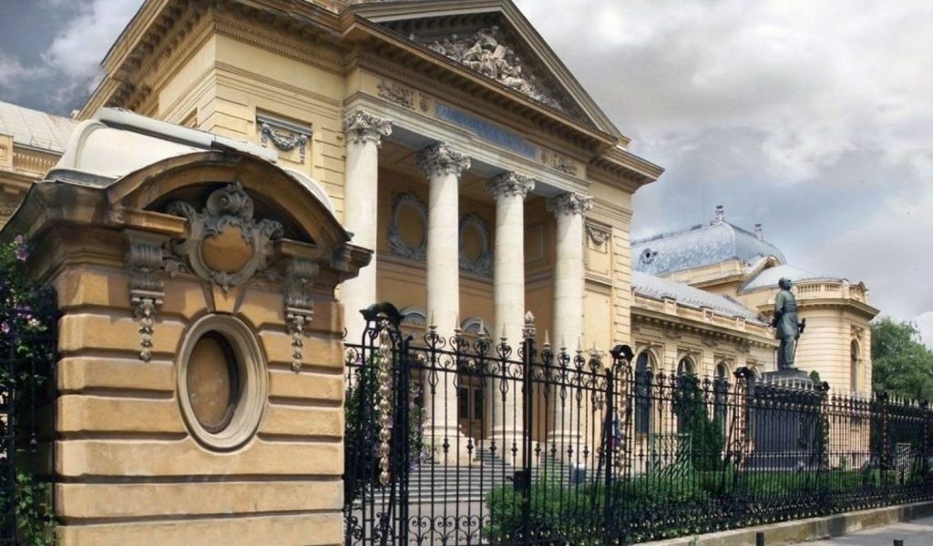 UMF Davila: 2.000+ locuri la Medicină, luptă strânsă