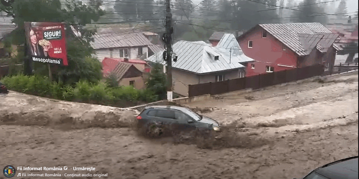 Bușteni: Viitura s-a retras, traficul pe DN1 a fost reluat, pompierii la datorie
