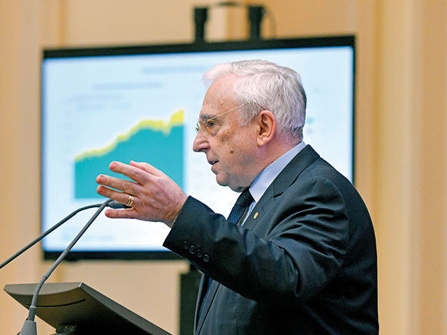 Isărescu: Dobânzi mai mici de la 2027, economie lentă, fără recesiune drastică