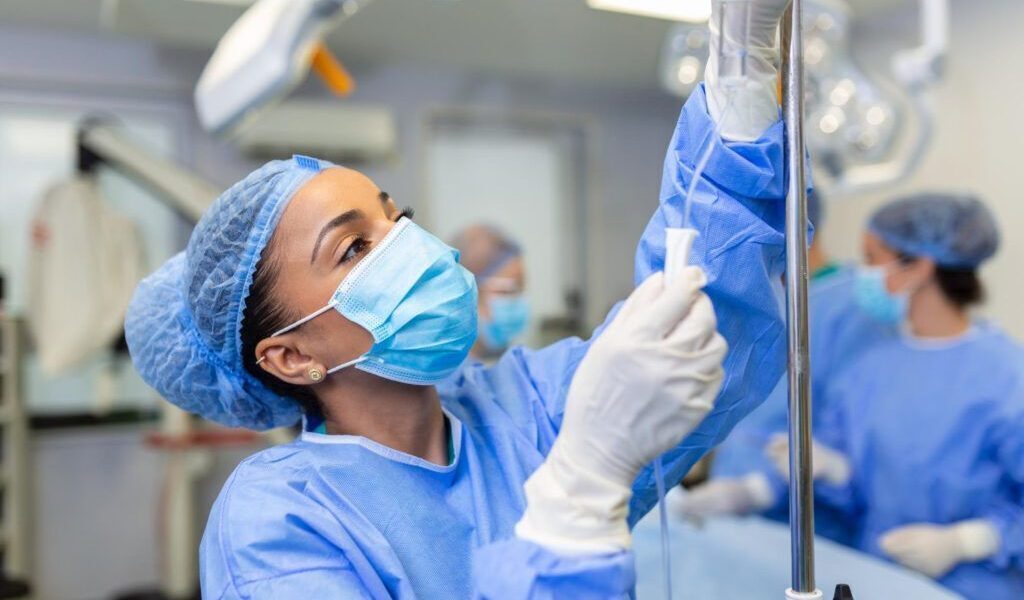 Salarii noi în Sănătate: Guvernul anunță formula pentru medici și asistente