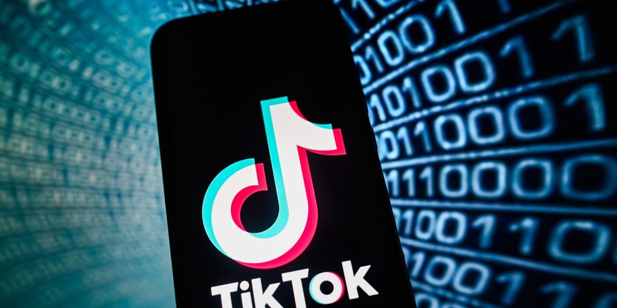 Tineri pe TikTok: Investiții riscante sau viitor sigur? Experții trag un semnal de alarmă