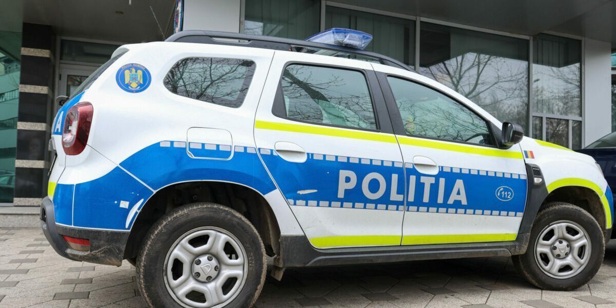 Bătaie între copii de 9 ani: Mama interveniente, cu pumnii la un puști în S4