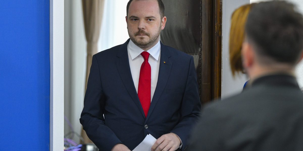 O minciună distribuită masiv rămâne tot minciună