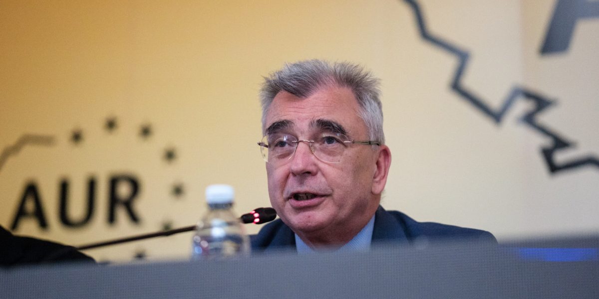 Peiu și Bolojan au fugit de votul pe Legea integrității