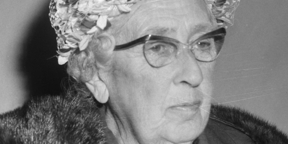 Scriitori celebri: Ce făceau înainte de glorie
