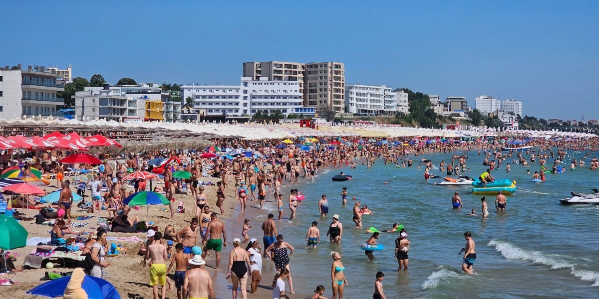 Eforie Nord 2026: Weekend fără excese, cât costă marea. Porumbul fiert, lux