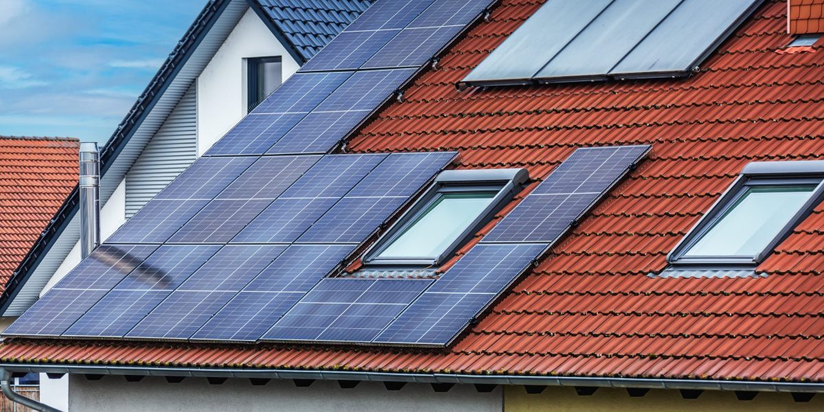Caniculă la 40°C: Cum suferă panourile fotovoltaice