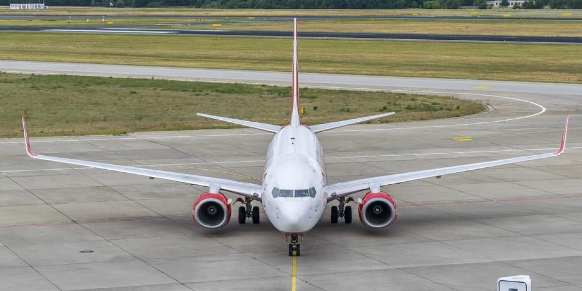 Avioane albe, explicație de milioane: de ce sunt cele mai multe așa