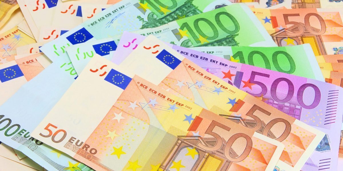 Europa redescoperă numerarul: De ce banii cash revin în portofele