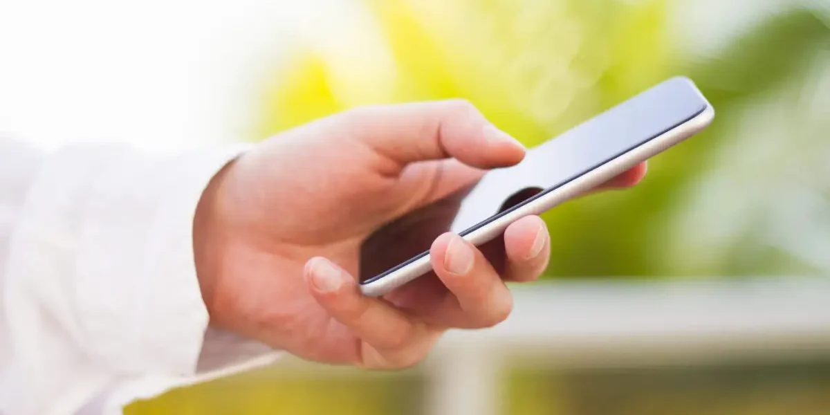 Telefon personal la muncă: Ești obligat să-l folosești