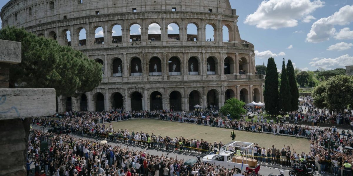 Colosseumul roman, prelungit. Tururi nocturne până-n septembrie