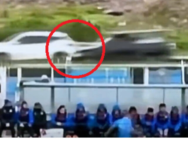 Accident provocat de fotbal: Șoc pe șosele, imagini virale