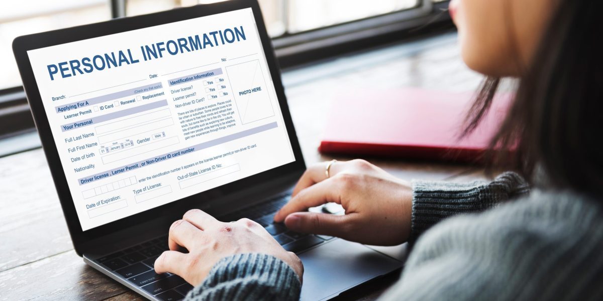 Laptopul de serviciu: mesajele sunt private? Ce verifică angajatorul
