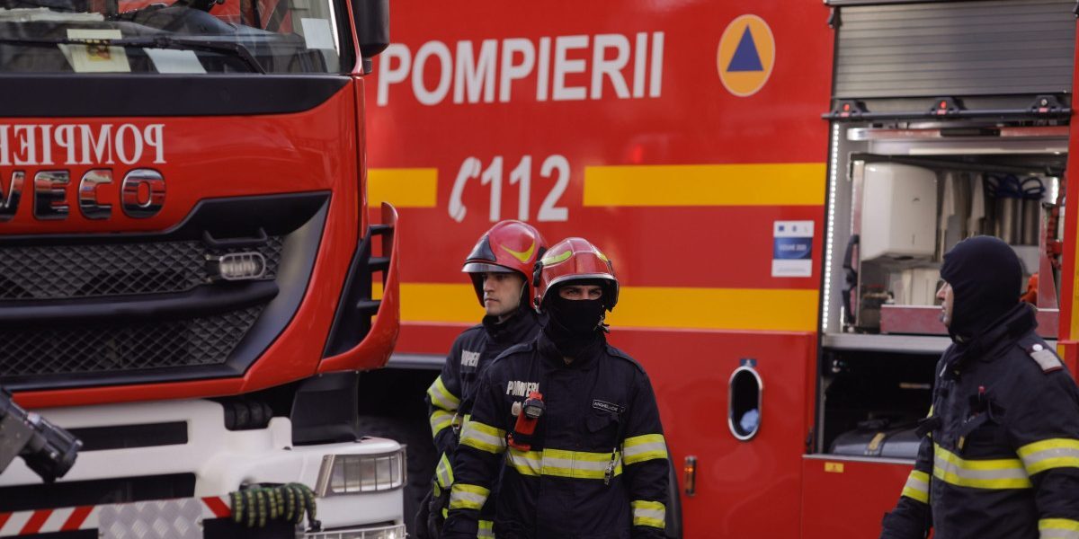 Constanța: Incendiu la depozit de uleiuri, RO-Alert pentru fum