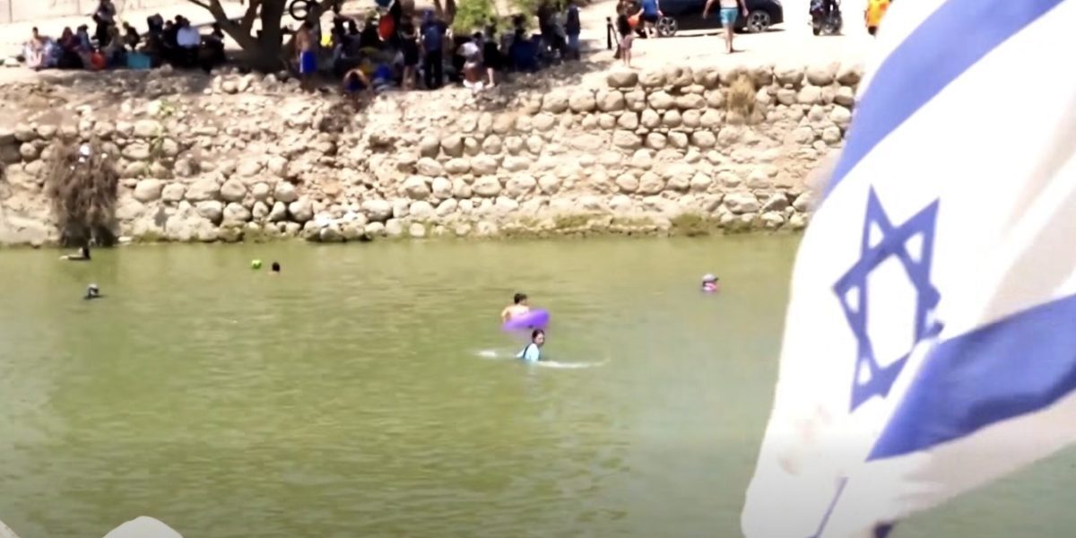 Coloniștii israelieni fură apa palestinienilor pentru piscine