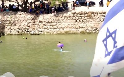Coloniștii israelieni fură apa palestinienilor pentru piscine