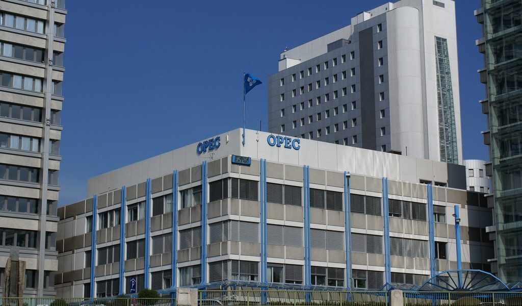 OPEC taie prognoza cererii de țiței pe 2026